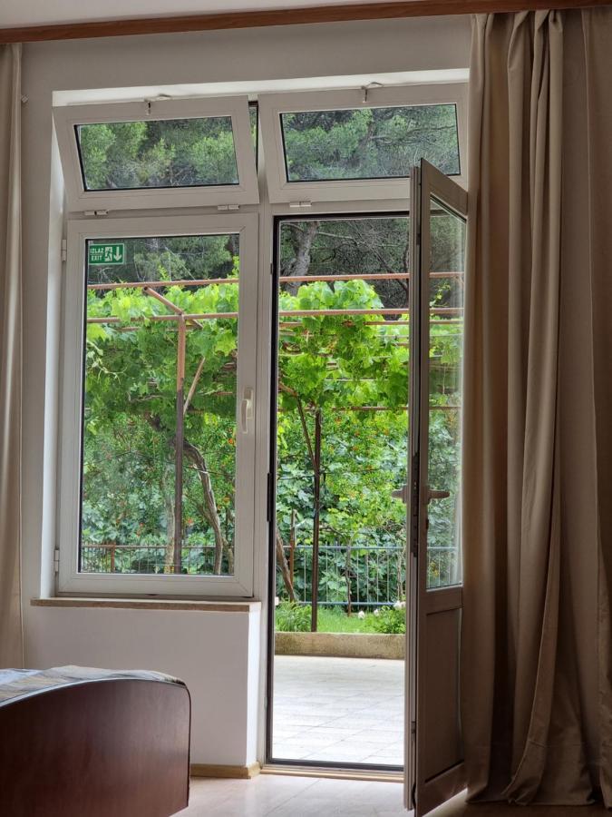 Retreat Apartments With Free Parking Pula Exterior photo